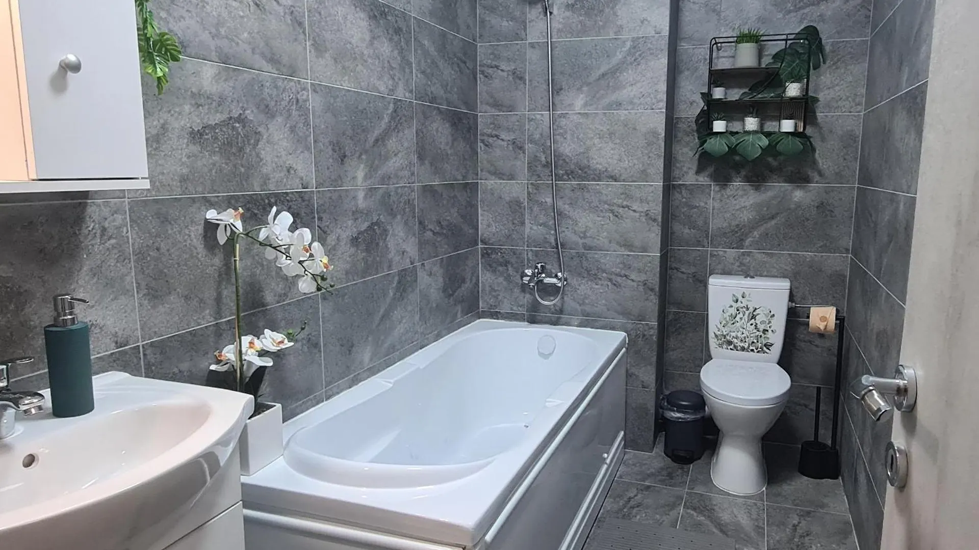 Pallady Studio 85 Bucureşti 0*,